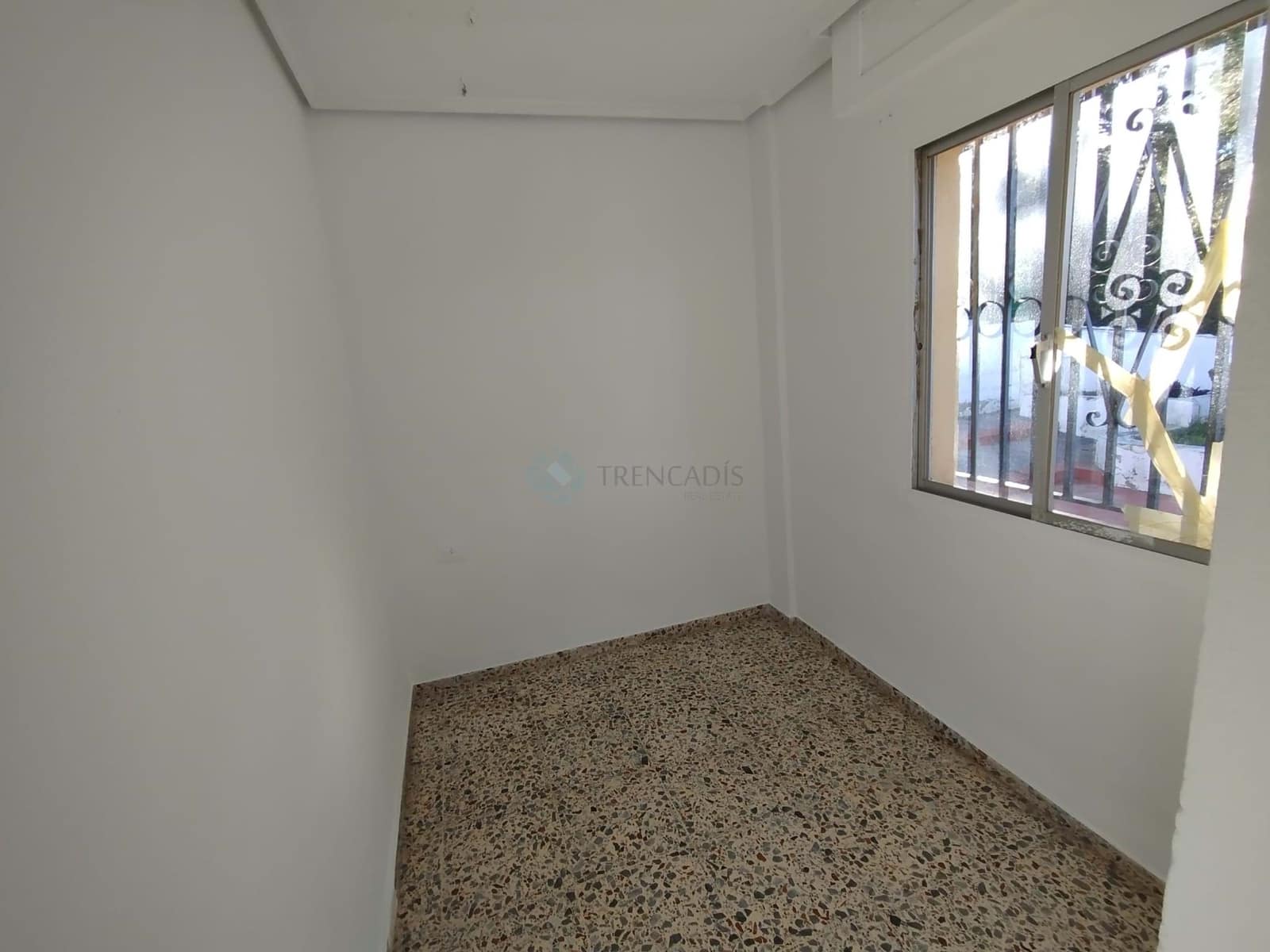 3 bedroom Villa for sale in Vilamarxant / Villamarchante - € 190,000 (Ref: 9388565)