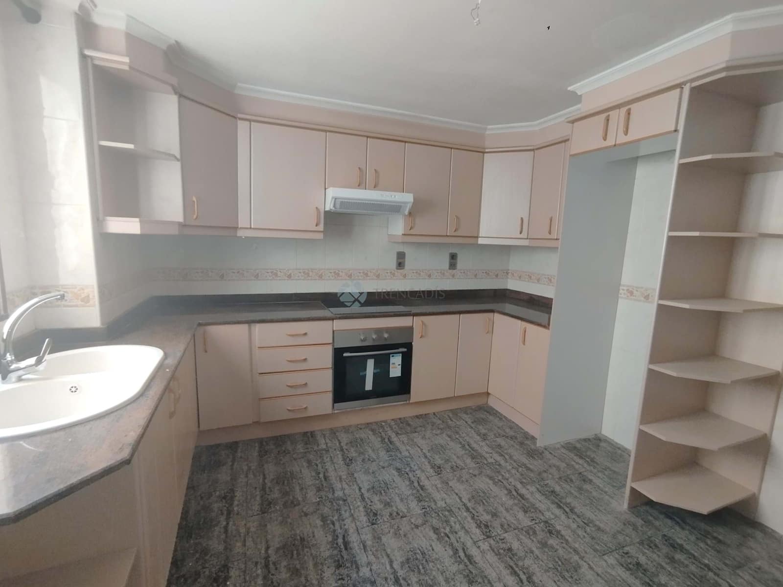 4 bedroom Apartment for sale in Sax - € 69,000 (Ref: 9438761)