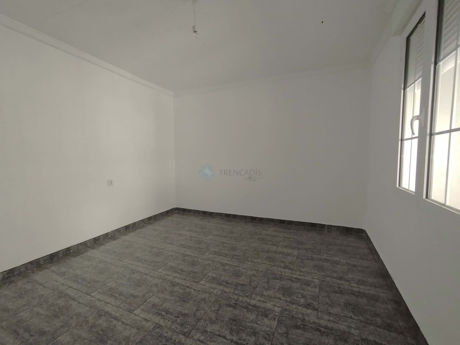 4 bedroom Apartment for sale in Sax - € 69,000 (Ref: 9438761)