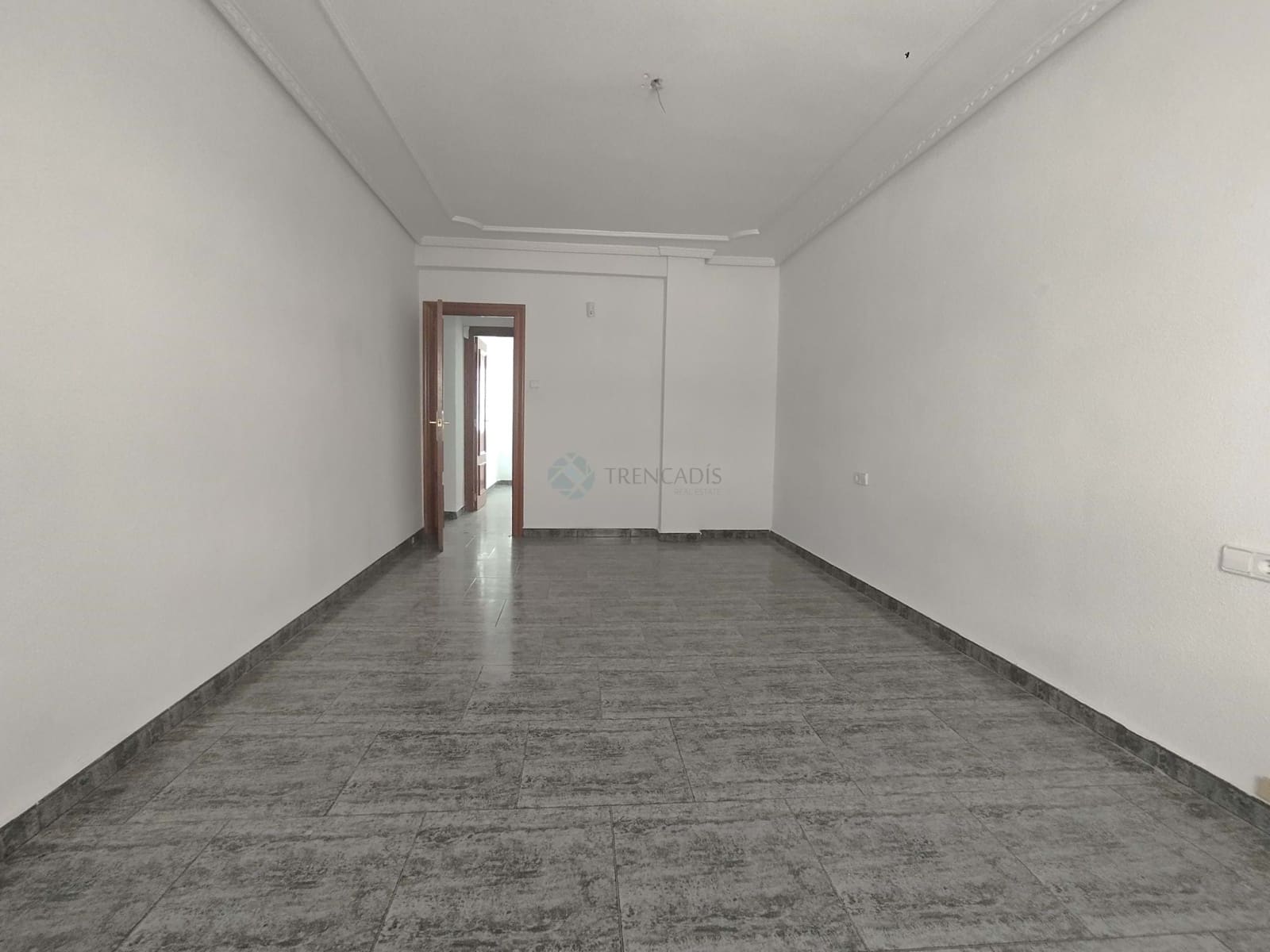 4 bedroom Apartment for sale in Sax - € 69,000 (Ref: 9438761)