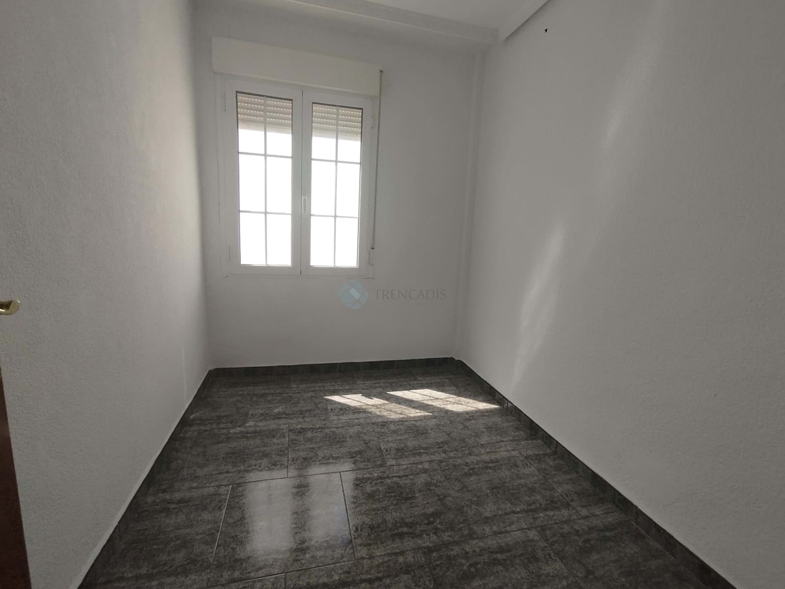 4 bedroom Apartment for sale in Sax - € 69,000 (Ref: 9438761)