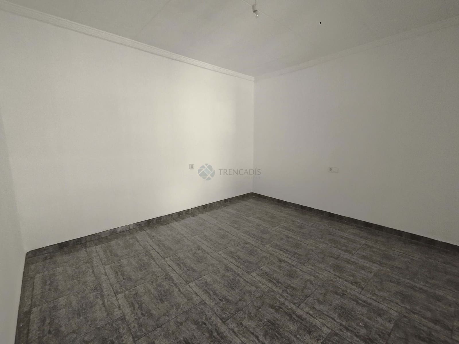 4 bedroom Apartment for sale in Sax - € 69,000 (Ref: 9438761)