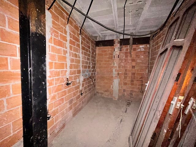 4 slaapkamer Huis te koop in Catadau - € 77.000 (Ref: 9580117)