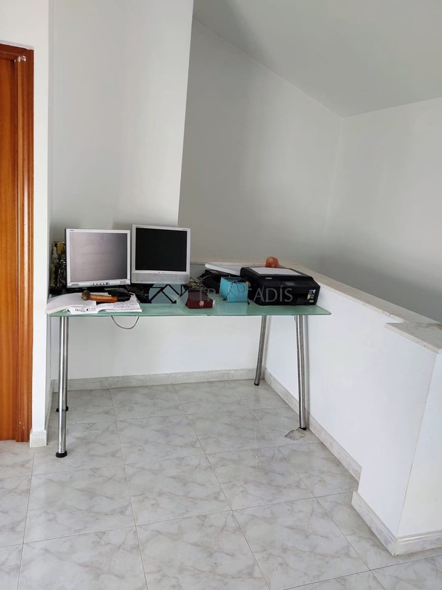 5 bedroom Penthouse for sale in Les Franqueses del Valles with garage - € 279,000 (Ref: 9592297)