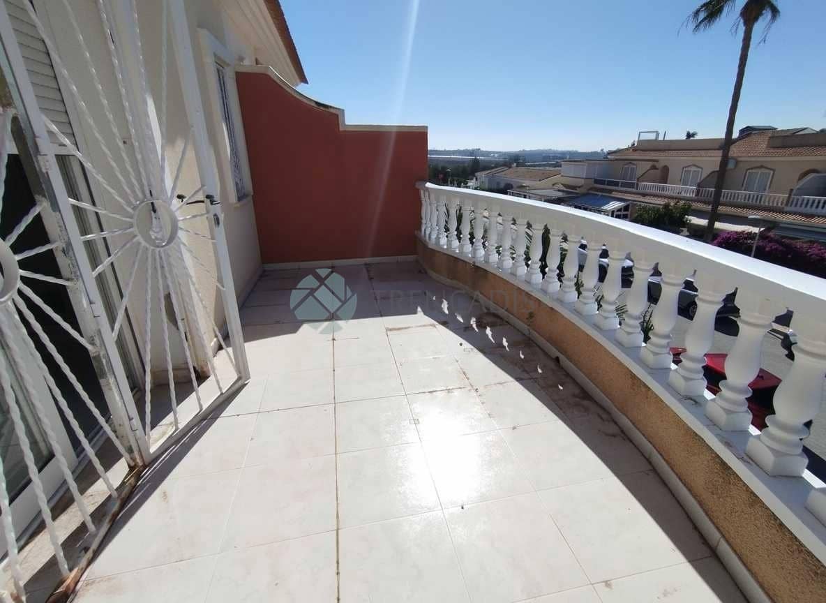 Adosado de 3 habitaciones en Benijófar en venta - 199.000 € (Ref: 9610018)