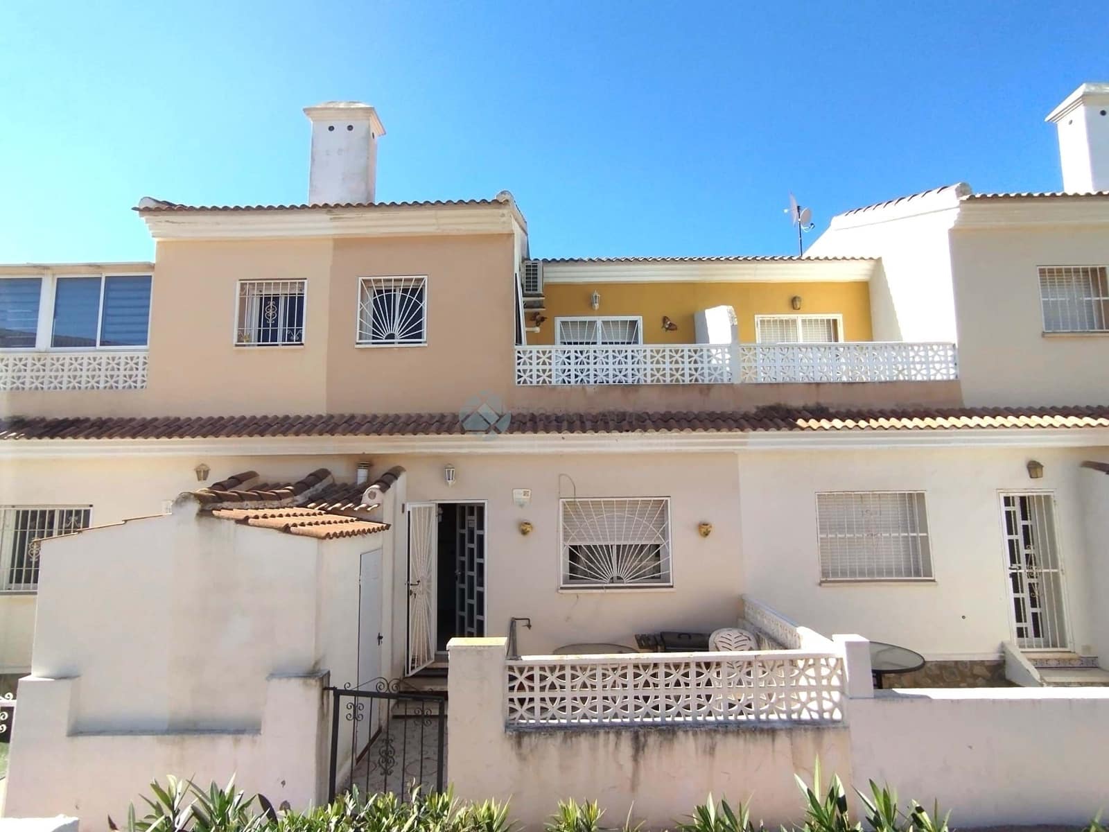 Adosado de 3 habitaciones en Benijófar en venta - 199.000 € (Ref: 9610018)