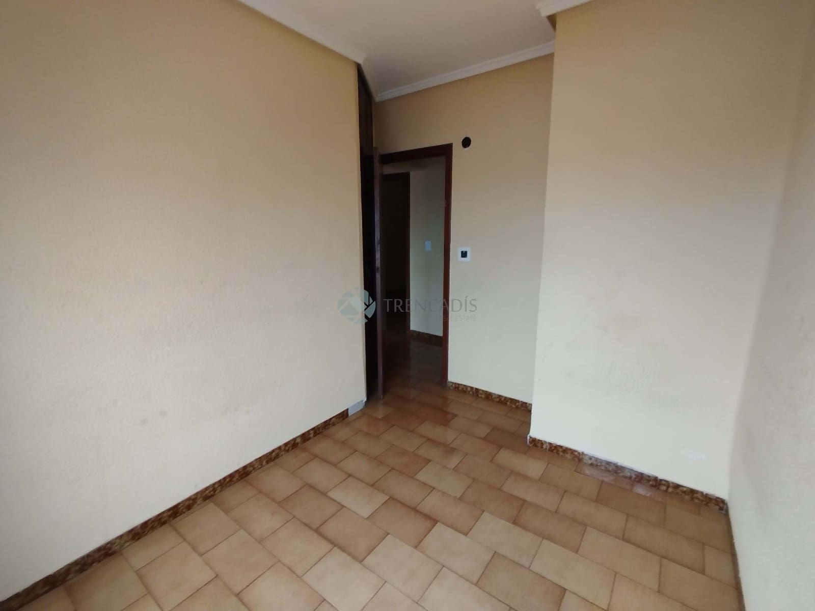 3 bedroom Apartment for sale in Valencia city - € 79,000 (Ref: 9610153)