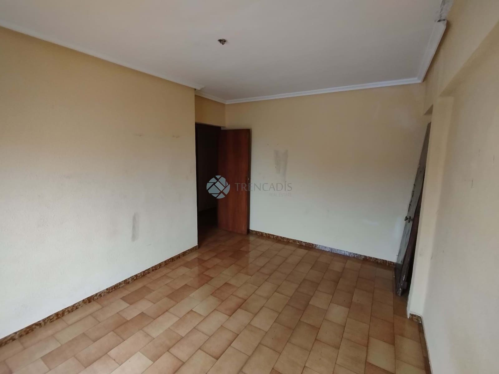 3 bedroom Apartment for sale in Valencia city - € 79,000 (Ref: 9610153)