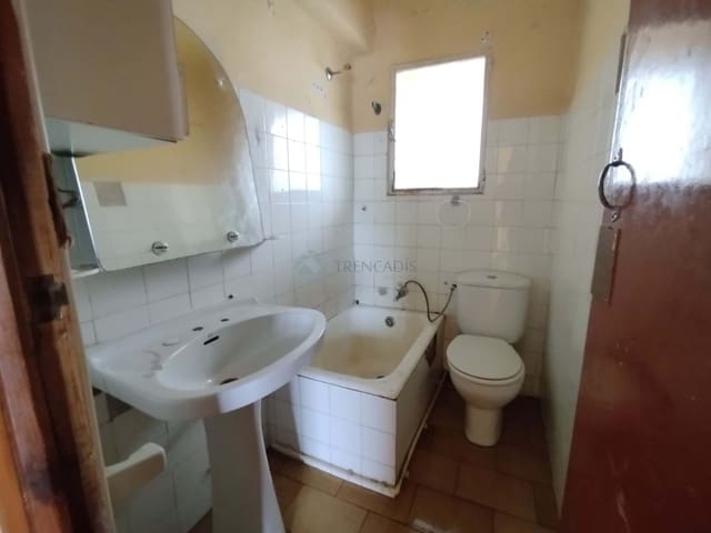 3 bedroom Apartment for sale in Valencia city - € 79,000 (Ref: 9610153)