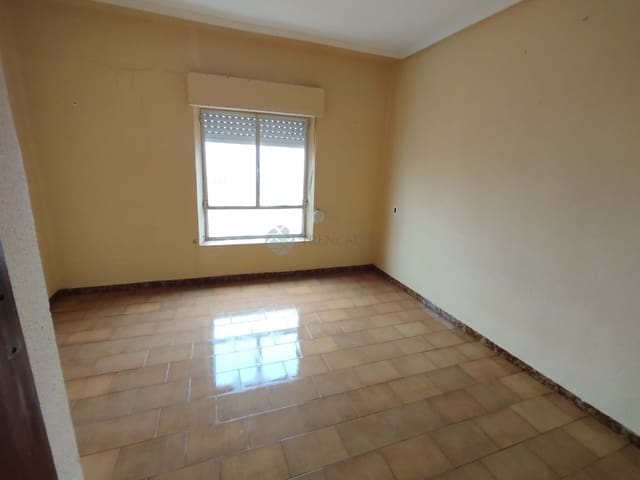 3 bedroom Apartment for sale in Valencia city - € 79,000 (Ref: 9610153)