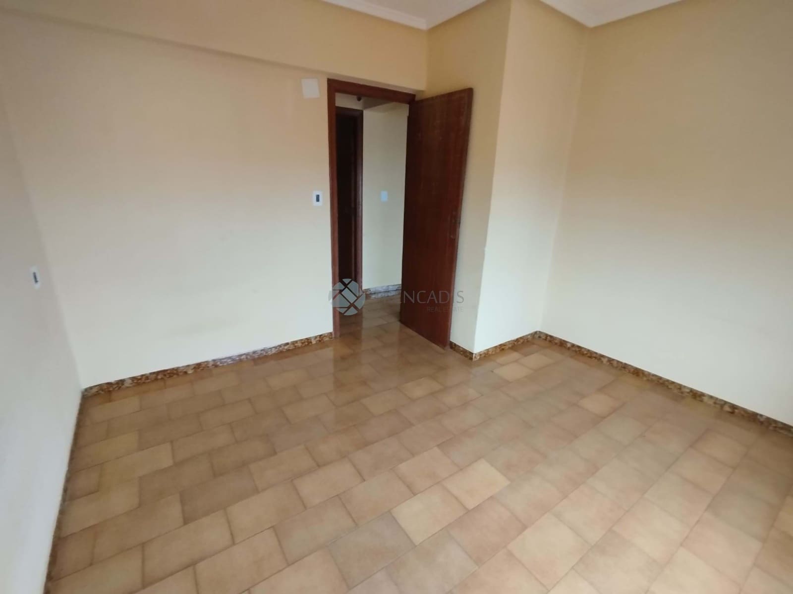 3 bedroom Apartment for sale in Valencia city - € 79,000 (Ref: 9610153)