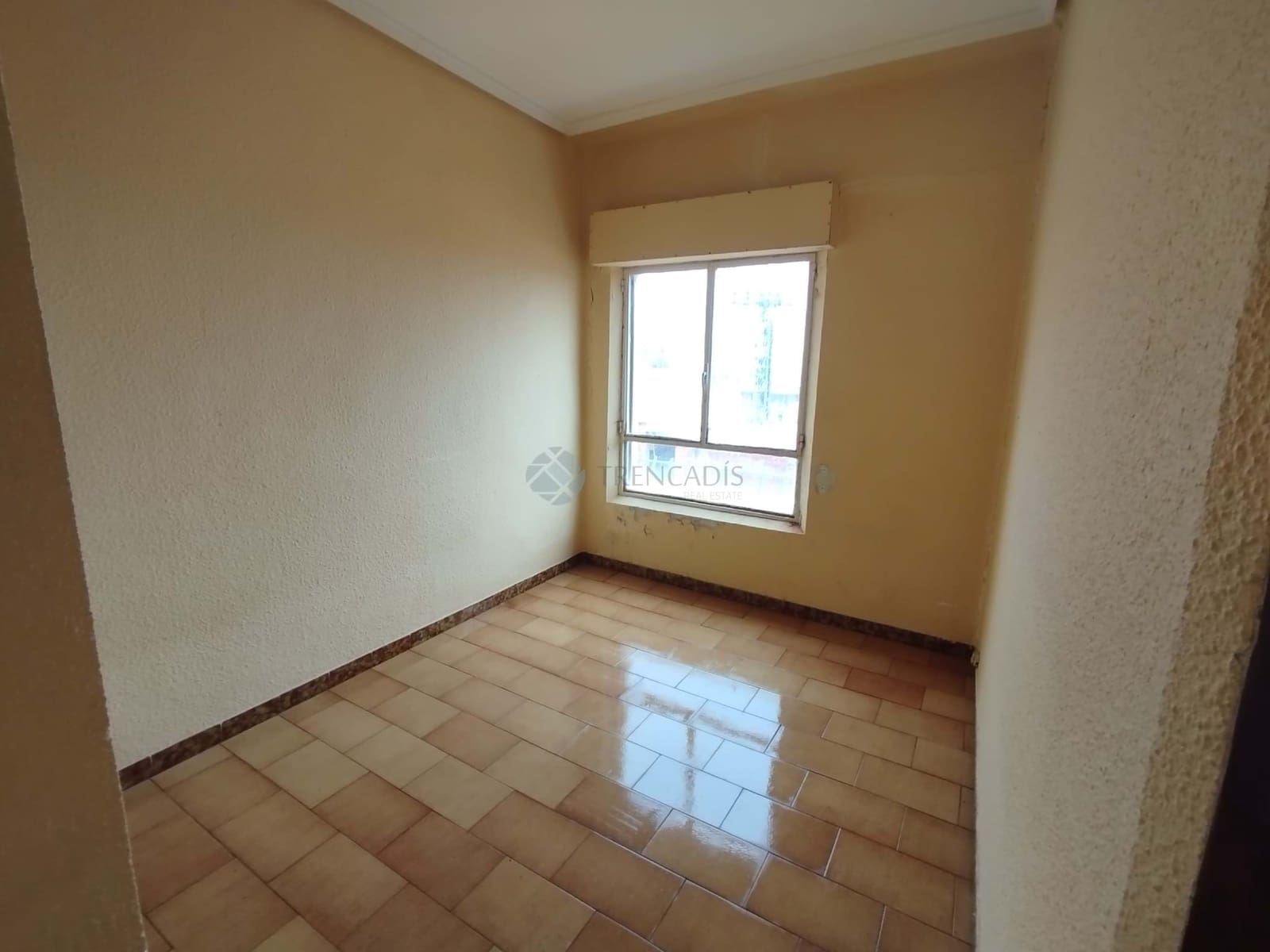 3 bedroom Apartment for sale in Valencia city - € 79,000 (Ref: 9610153)