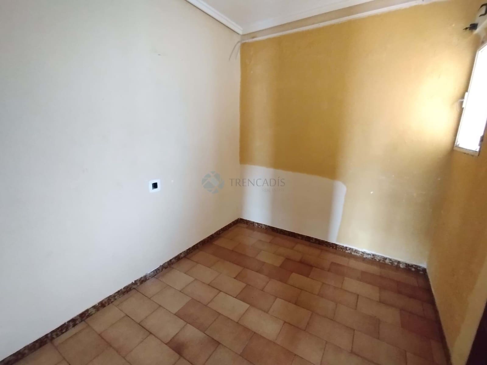 3 bedroom Apartment for sale in Valencia city - € 79,000 (Ref: 9610153)