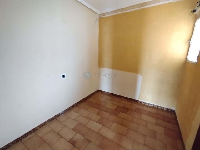 3 bedroom Apartment for sale in Valencia city - € 79,000 (Ref: 9610153)