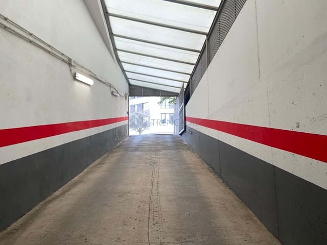 Garaje en València ciudad en venta - 25.500 € (Ref: 9610243)