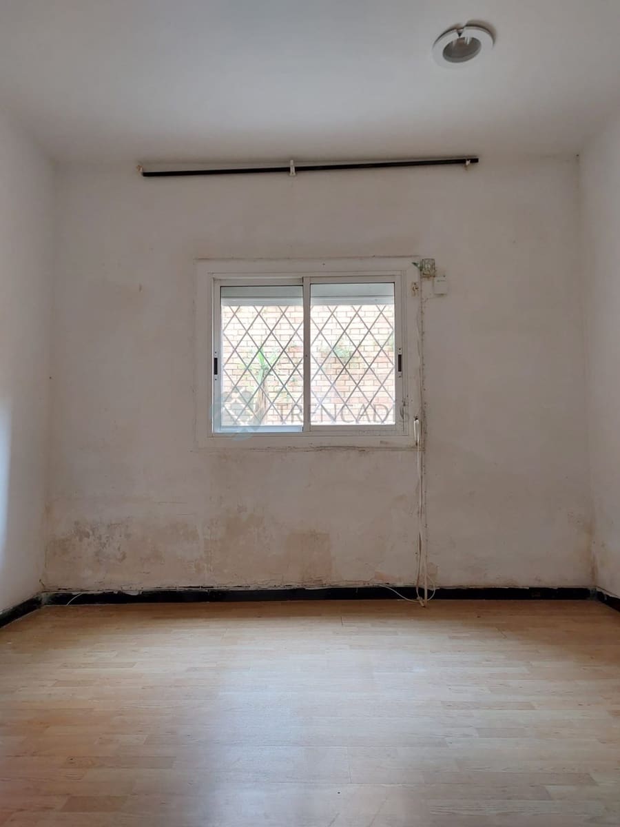 3 soverom Leilighet til salgs i Barcelona by - € 180 000 (Ref: 9614262)