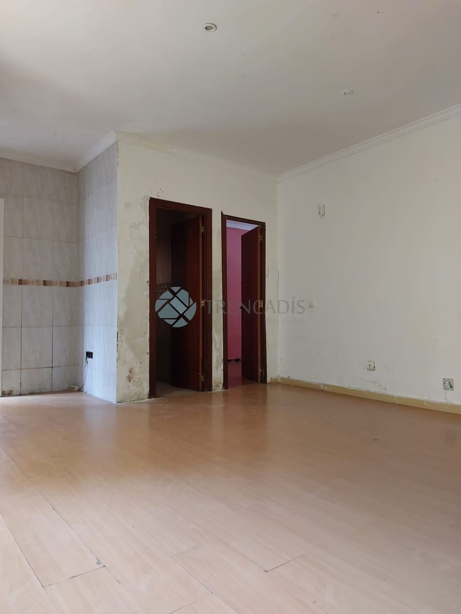 3 soverom Leilighet til salgs i Barcelona by - € 180 000 (Ref: 9614262)