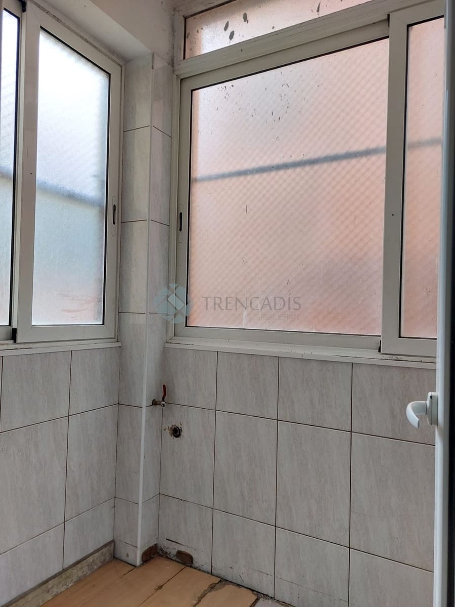 3 soverom Leilighet til salgs i Barcelona by - € 180 000 (Ref: 9614262)