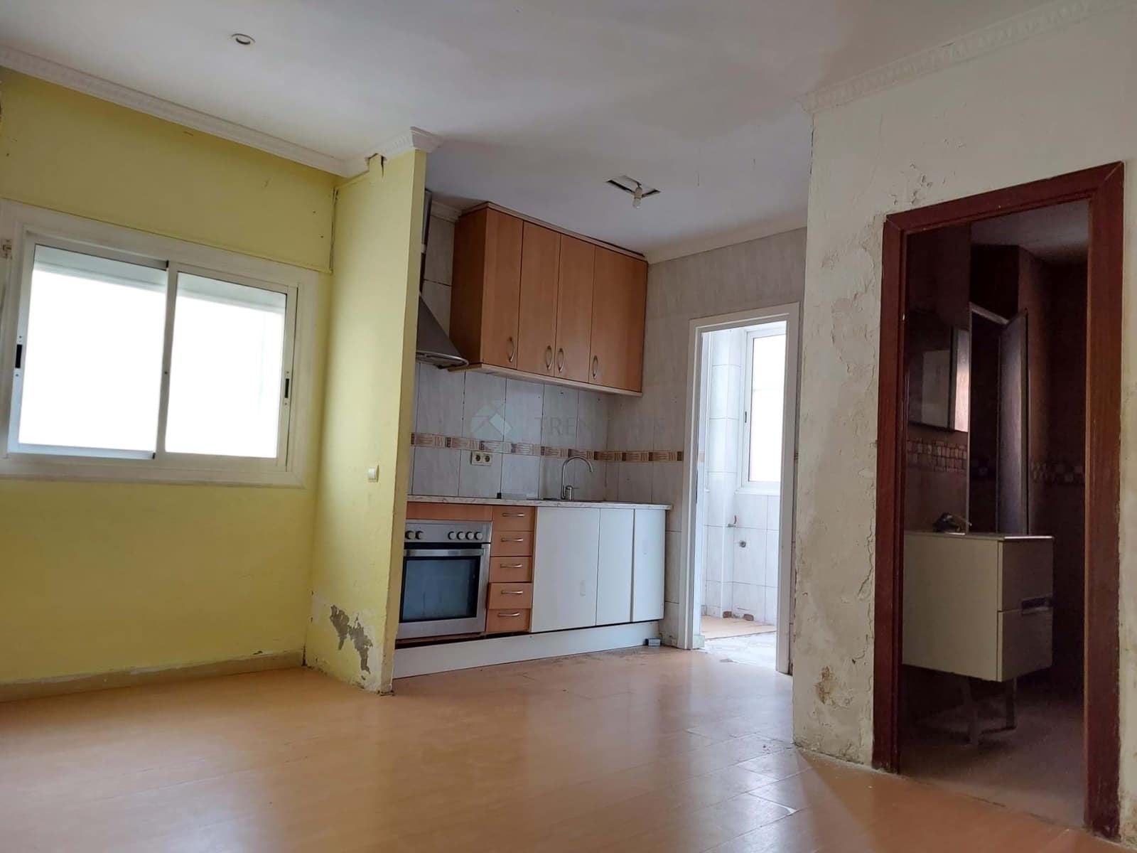 3 soverom Leilighet til salgs i Barcelona by - € 180 000 (Ref: 9614262)