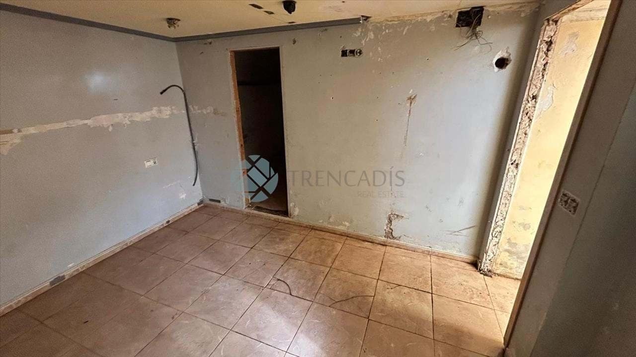 3 bedroom Terraced Villa for sale in La Vall d'Uixo - € 99,000 (Ref: 9617142)