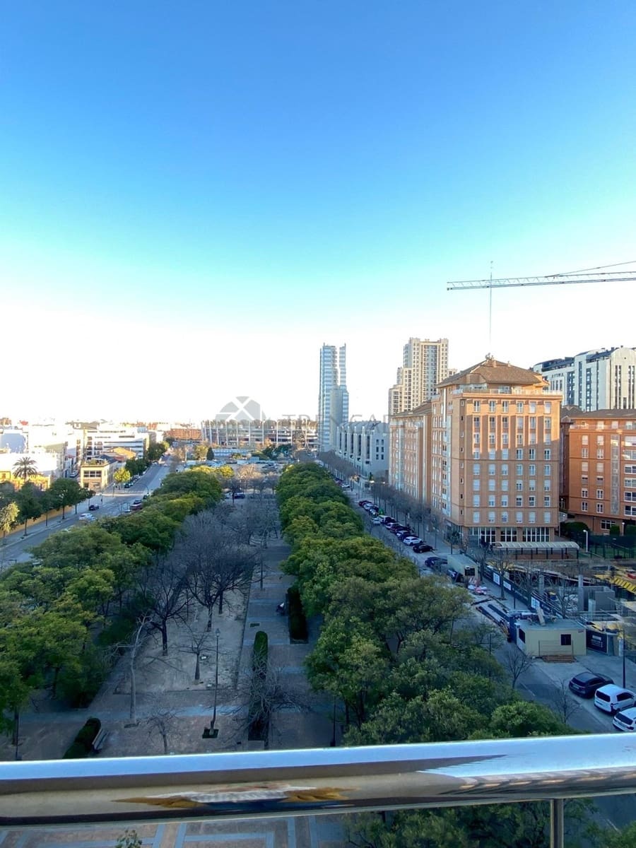 3 bedroom Apartment for sale in Valencia city with garage - € 360,000 (Ref: 9618745)