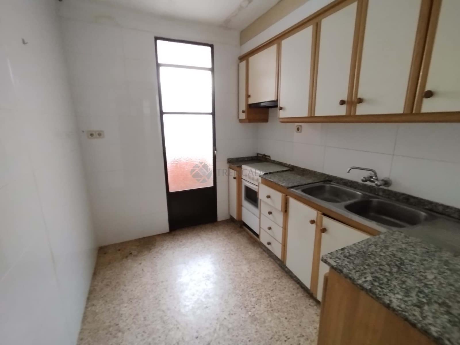 Apartamento de 3 habitaciones en Ayora en venta - 58.500 € (Ref: 9628337)