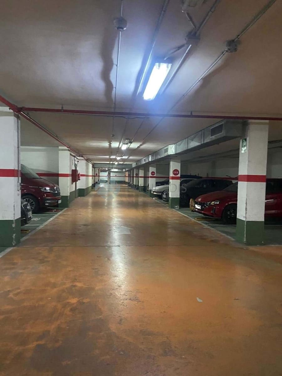 Garasje til salgs i Valencia by - € 32 000 (Ref: 9632708)