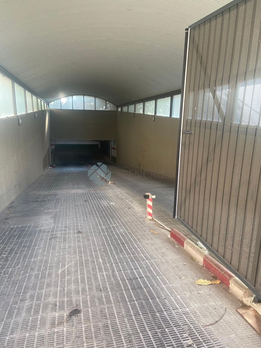 Garasje til salgs i Valencia by - € 32 000 (Ref: 9632708)