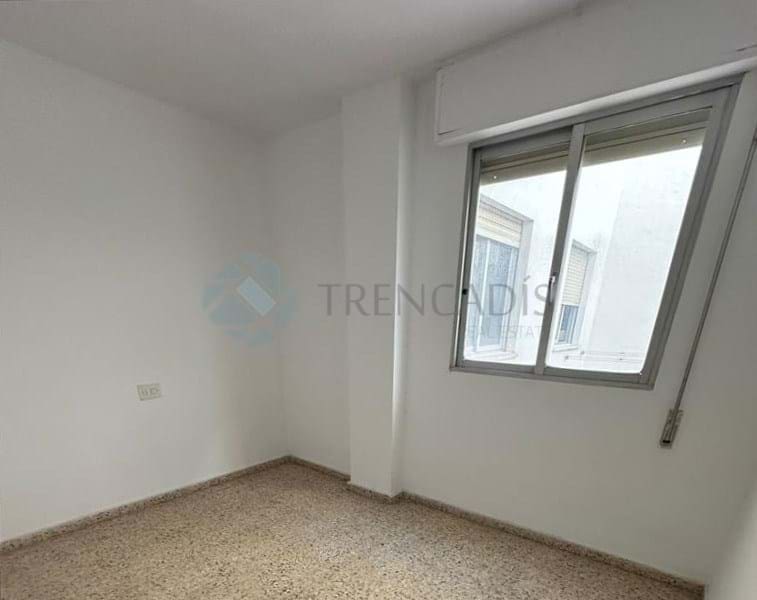 4 bedroom Apartment for sale in Villena - € 105,000 (Ref: 9668285)