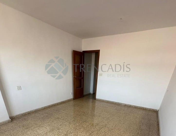 4 bedroom Apartment for sale in Villena - € 105,000 (Ref: 9668285)