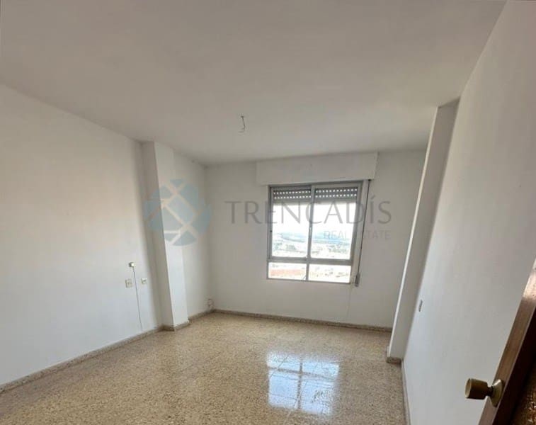 4 bedroom Apartment for sale in Villena - € 105,000 (Ref: 9668285)