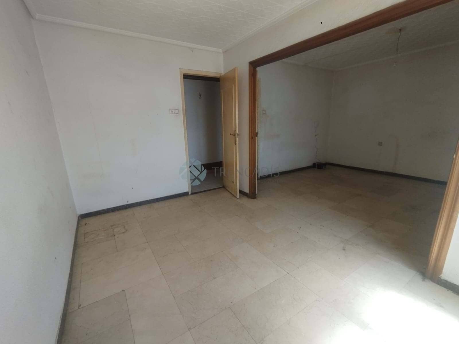 4 bedroom Apartment for sale in Novelda - € 85,000 (Ref: 9739303)