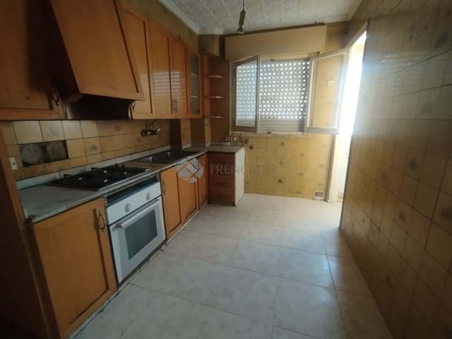 4 bedroom Apartment for sale in Novelda - € 85,000 (Ref: 9739303)