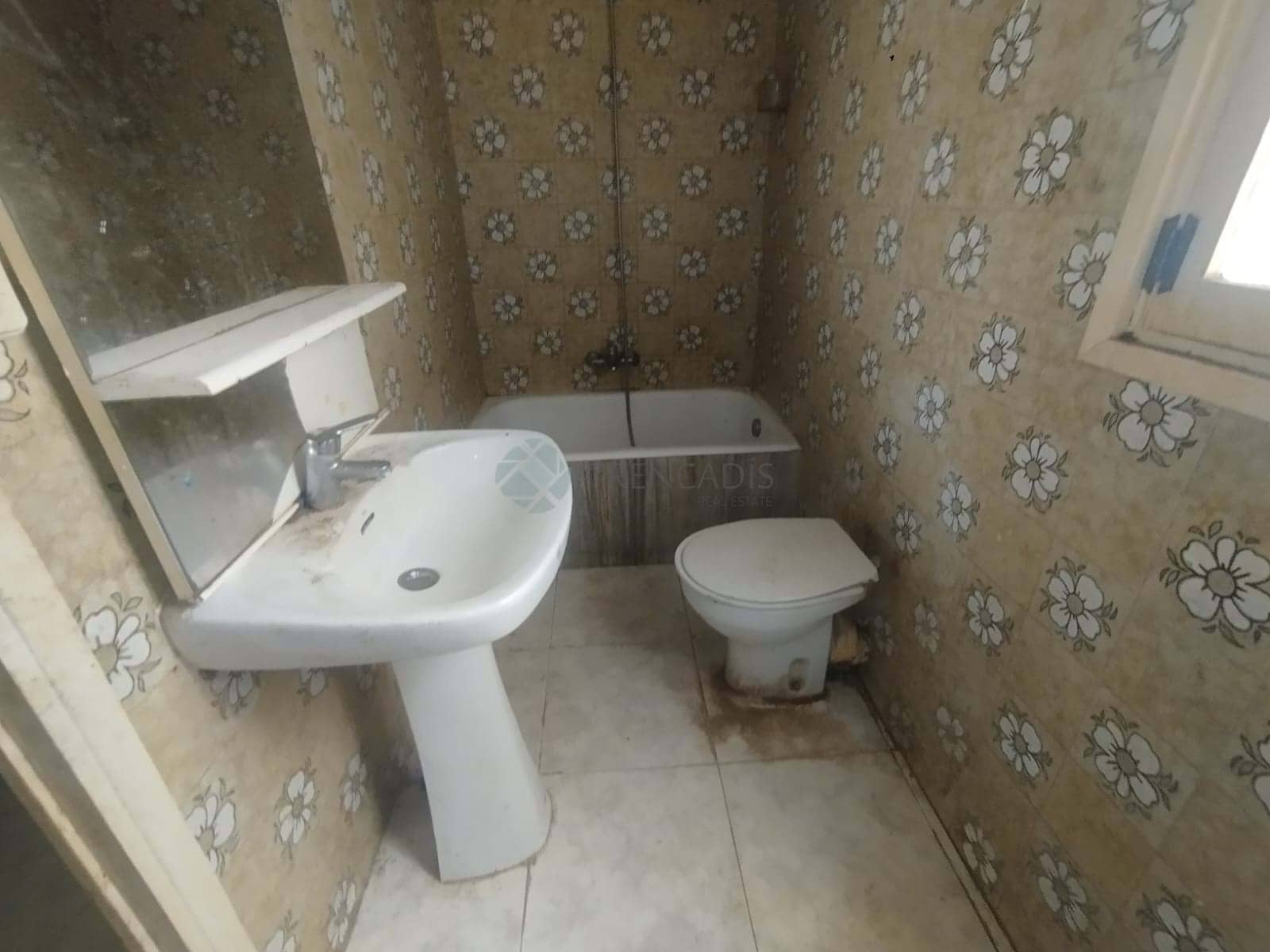 4 bedroom Apartment for sale in Novelda - € 85,000 (Ref: 9739303)