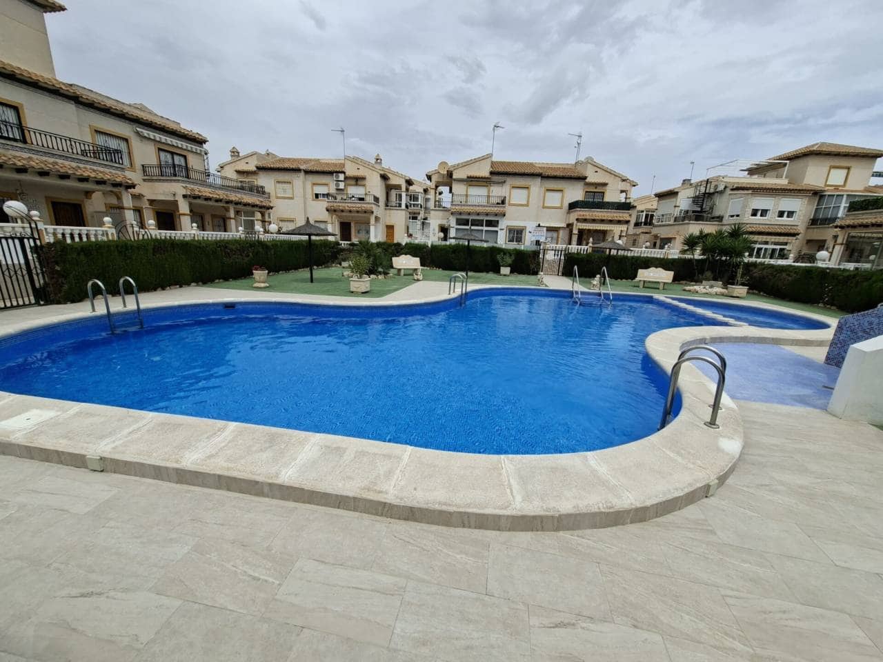 Bungalow de 2 habitaciones en Orihuela en venta con piscina garaje - 149.000 € (Ref: 10080247)