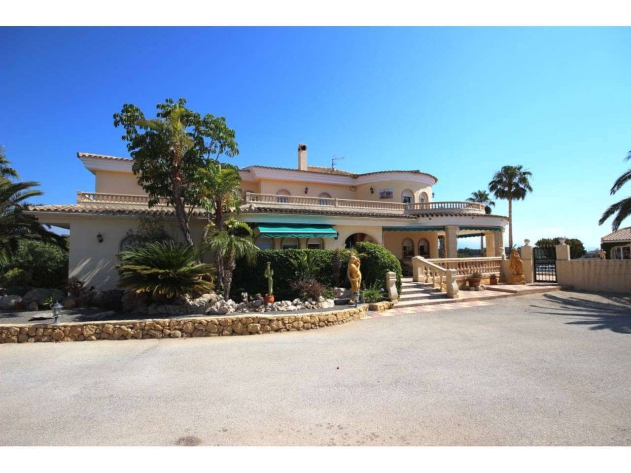 Chalet de 8 habitaciones en Alfaz del Pi / L'Alfàs del Pi en venta con piscina garaje - 1.750.000 € (Ref: 5439958)