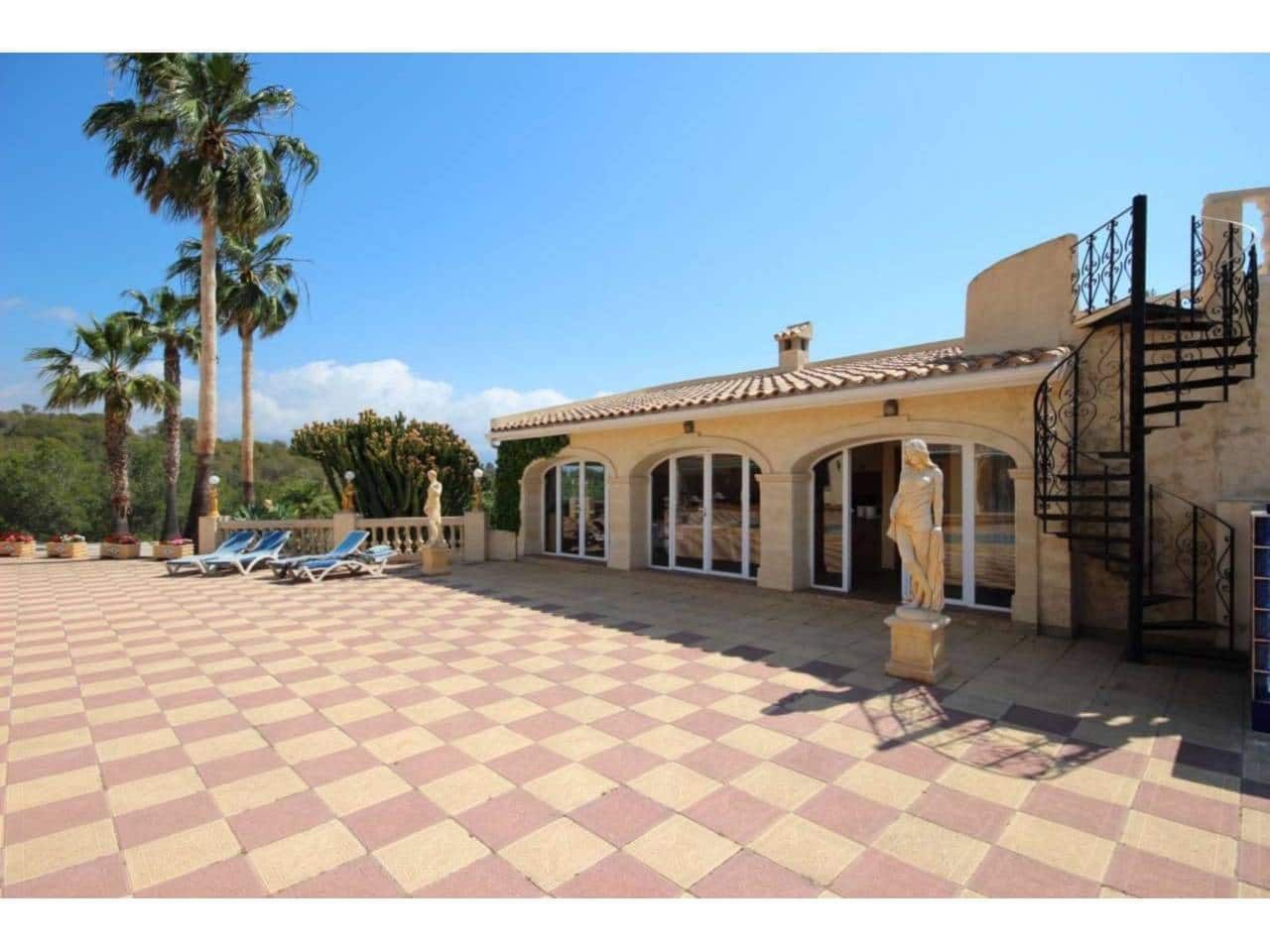 Chalet de 8 habitaciones en Alfaz del Pi / L'Alfàs del Pi en venta con piscina garaje - 1.750.000 € (Ref: 5439958)