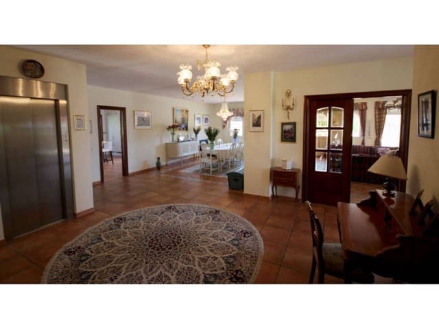 Chalet de 8 habitaciones en Alfaz del Pi / L'Alfàs del Pi en venta con piscina garaje - 1.750.000 € (Ref: 5439958)