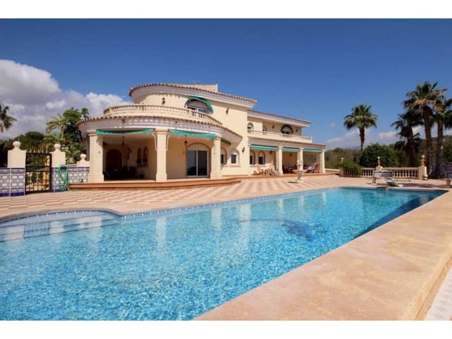 Chalet de 8 habitaciones en Alfaz del Pi / L'Alfàs del Pi en venta con piscina garaje - 1.750.000 € (Ref: 5439958)