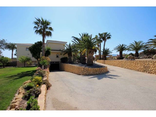 Chalet de 8 habitaciones en Alfaz del Pi / L'Alfàs del Pi en venta con piscina garaje - 1.750.000 € (Ref: 5439958)