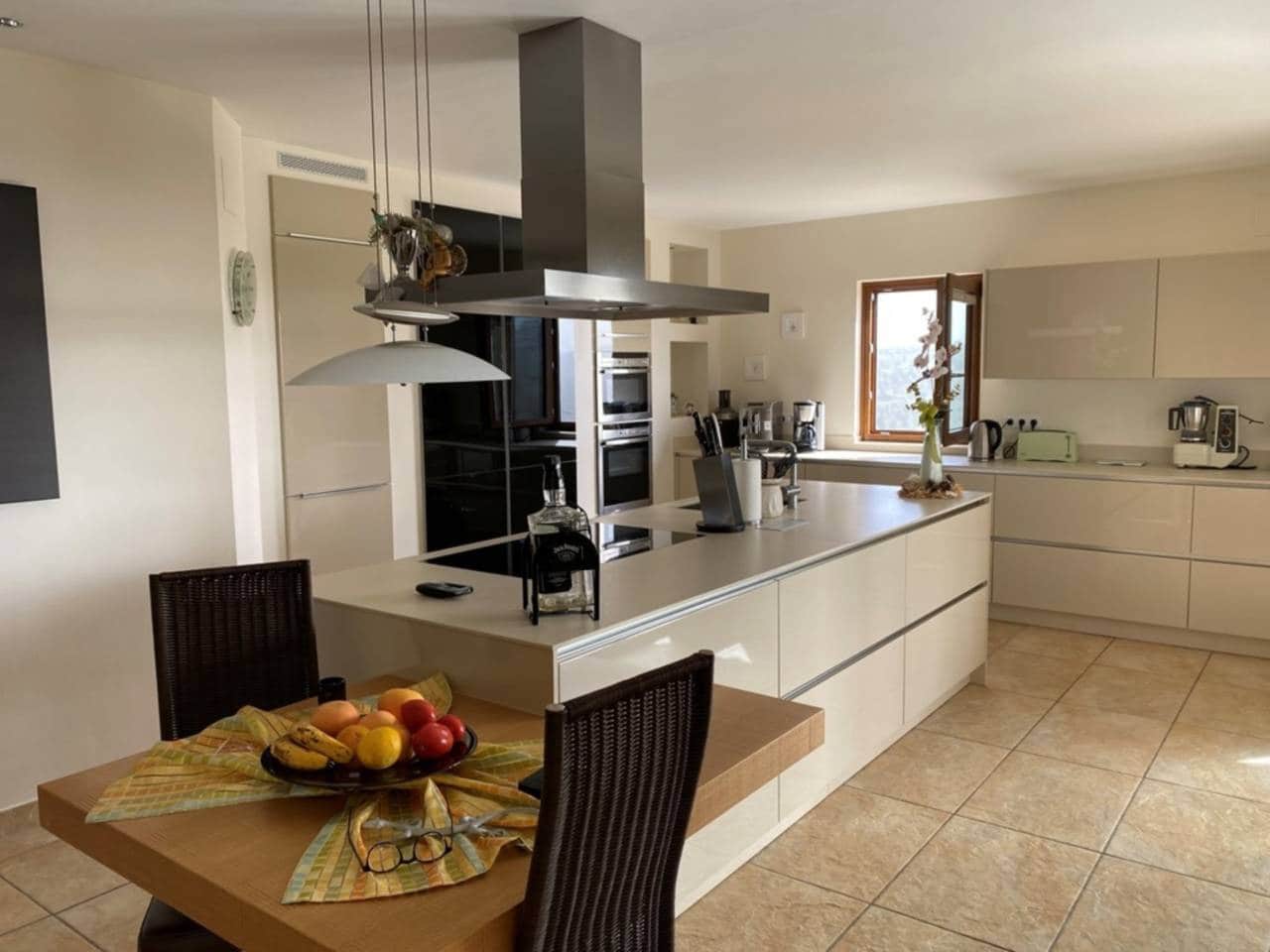 3 bedroom Villa for sale in Benissa with pool garage - € 1,765,000 (Ref: 5440420)