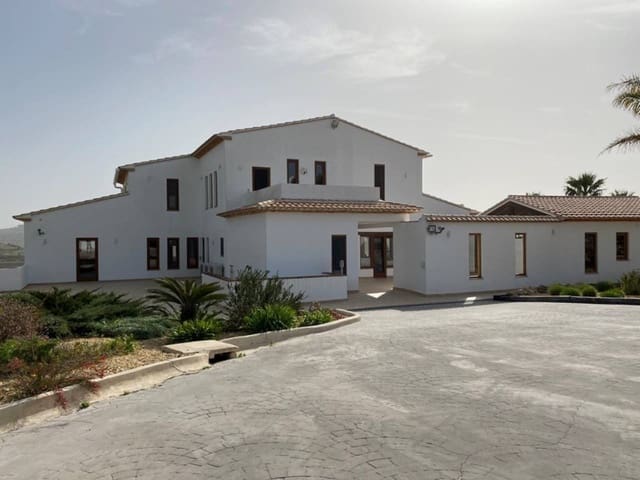 3 bedroom Villa for sale in Benissa with pool garage - € 1,765,000 (Ref: 5440420)
