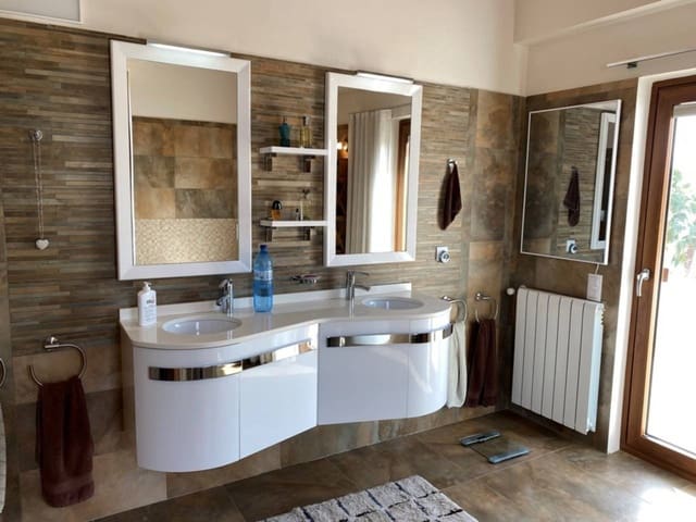 3 bedroom Villa for sale in Benissa with pool garage - € 1,765,000 (Ref: 5440420)