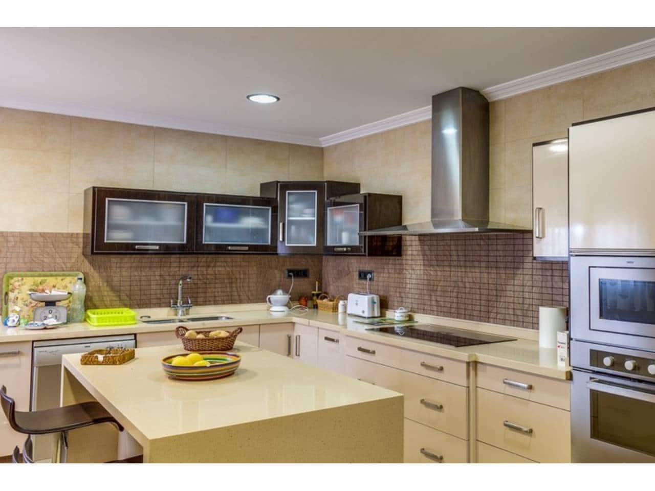 4 bedroom Villa for sale in Los Montesinos with pool garage - € 900,000 (Ref: 5991909)