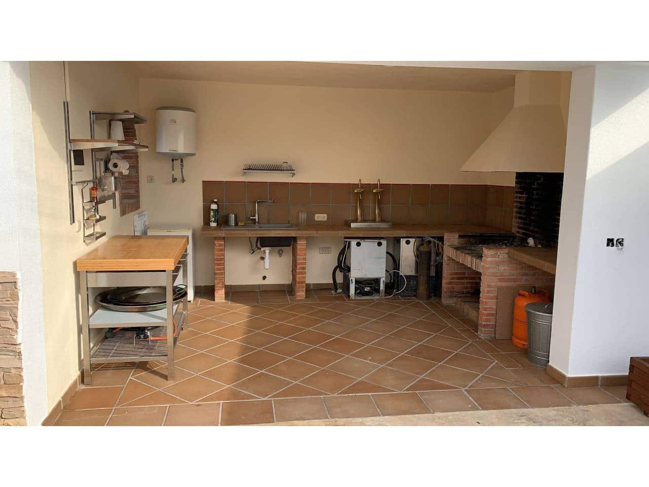 3 bedroom Villa for rent in El Campello with pool garage - € 3,200 (Ref: 6276944)