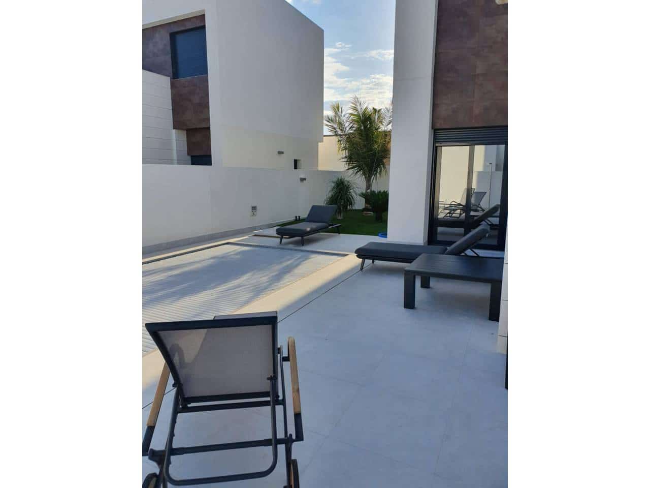 4 bedroom Villa for rent in Pilar de la Horadada with pool - € 2,350 (Ref: 6301020)