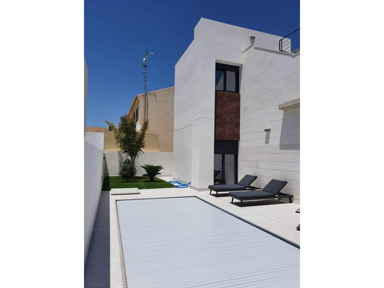 4 bedroom Villa for rent in Pilar de la Horadada with pool - € 2,350 (Ref: 6301020)