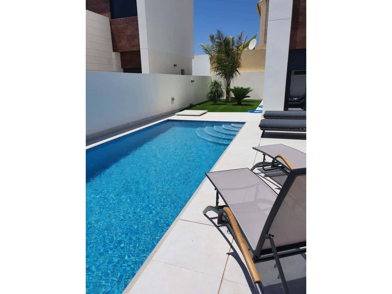 4 bedroom Villa for rent in Pilar de la Horadada with pool - € 2,350 (Ref: 6301020)