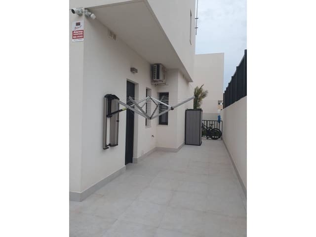 4 bedroom Villa for rent in Pilar de la Horadada with pool - € 2,350 (Ref: 6301020)