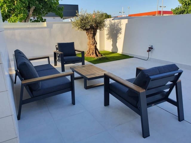 4 bedroom Villa for rent in Pilar de la Horadada with pool - € 2,350 (Ref: 6301020)